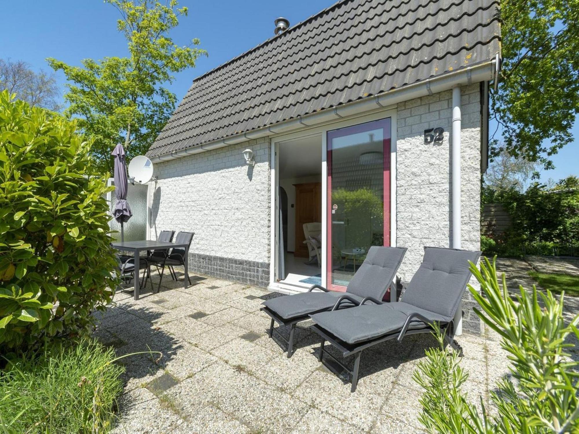 Holiday Home With Pool By The Sea Sint Maartensvlotbrug 外观 照片